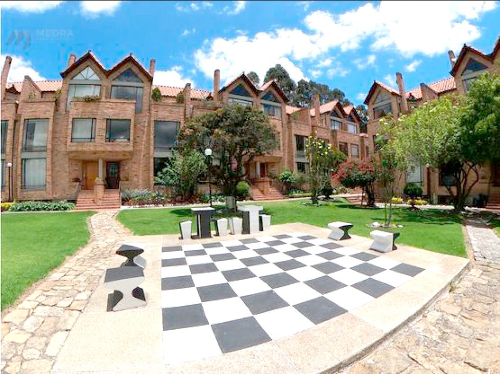 Casa en venta Cundinamarca Bogotá Atenas 225 m2 Habitaciones 3 Baños 4 Garajes 2 Precio $1150000000