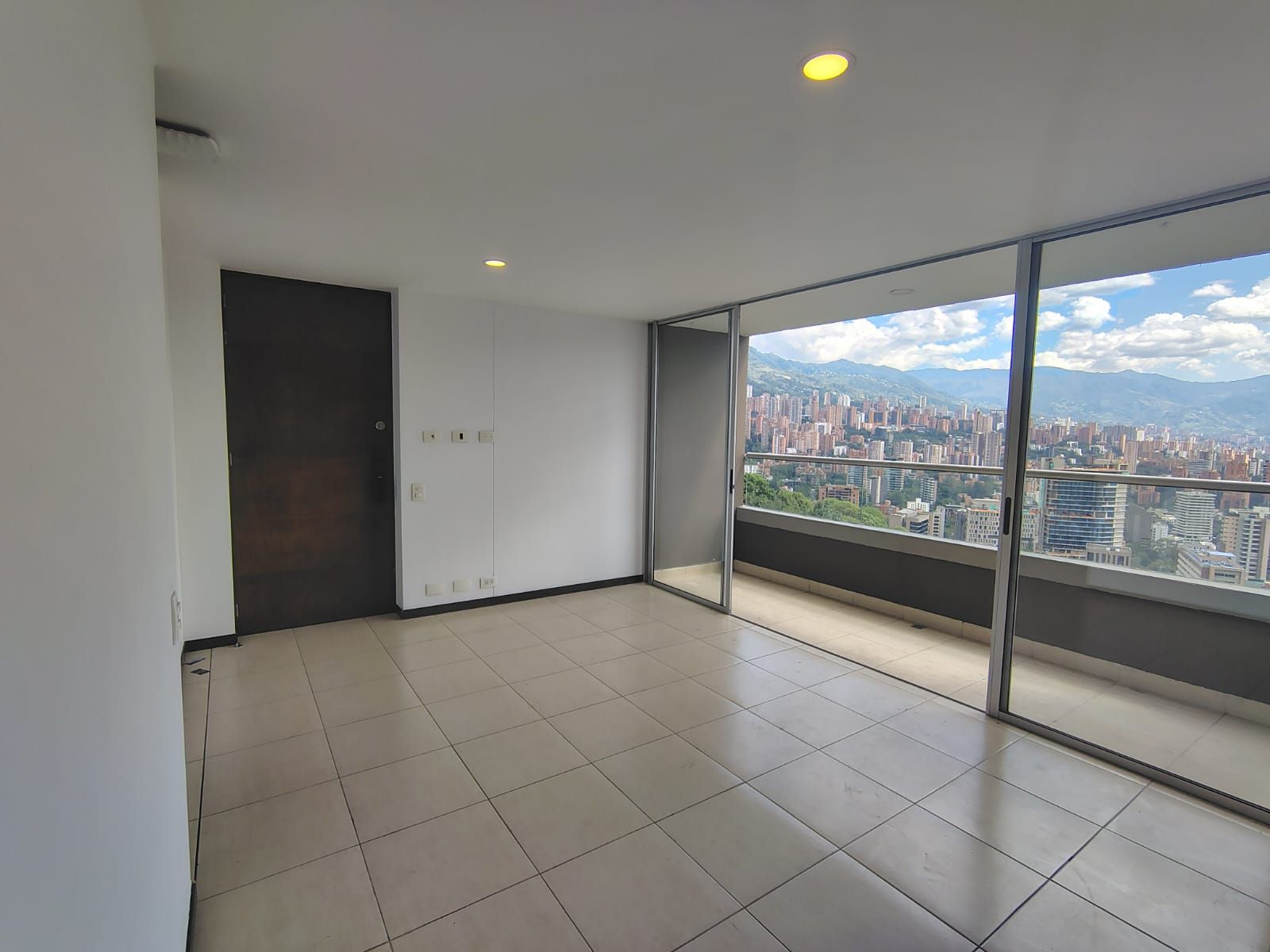 Apartamento en arriendo Antioquia Medellín Las Palmas 80 m2 Habitaciones 2 Baños 2 Garajes 2 Precio $4400000