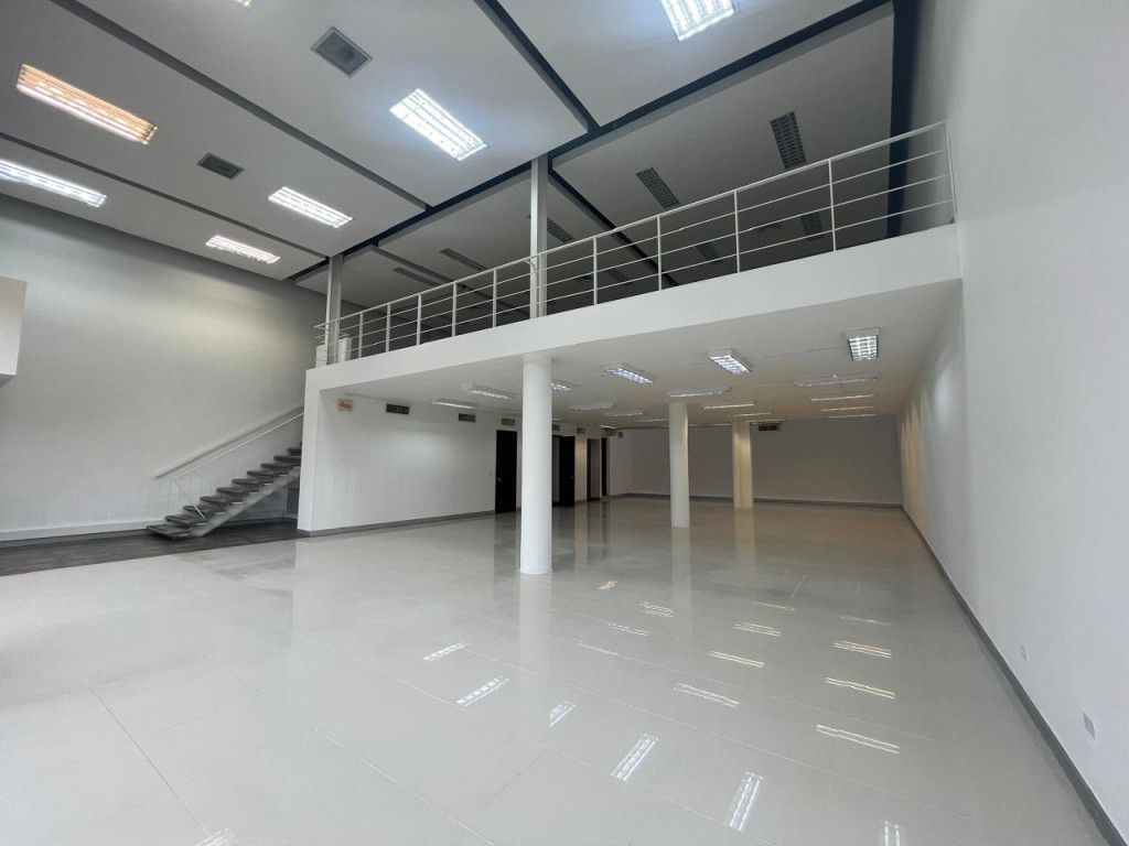Local en arriendo Valle Del Cauca Cali Santa Mónica 450 m2 Habitaciones 0 Baños 0 Garajes 4 Precio $11000000