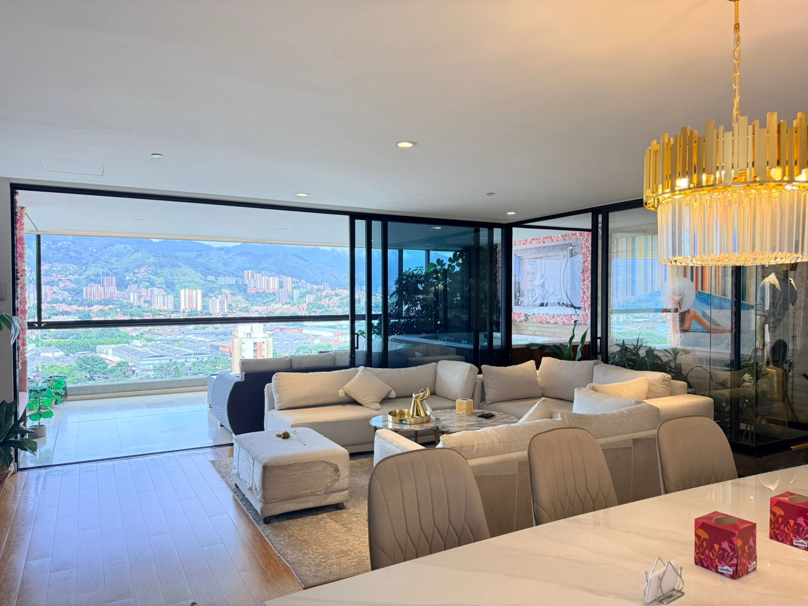 Apartamento en venta Antioquia Medellín Santa Maria De Los Angeles 230 m2 Habitaciones 4 Baños 4 Garajes 3 Precio $2470000000