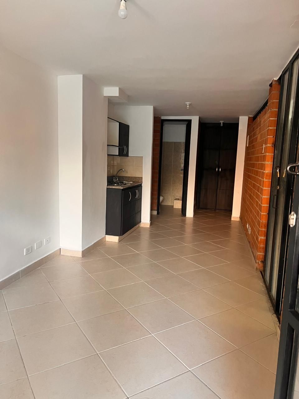 Oficina en arriendo Antioquia Medellín Los Pinos 32 m2 Habitaciones 0 Baños 1 Garajes 0 Precio $1350000