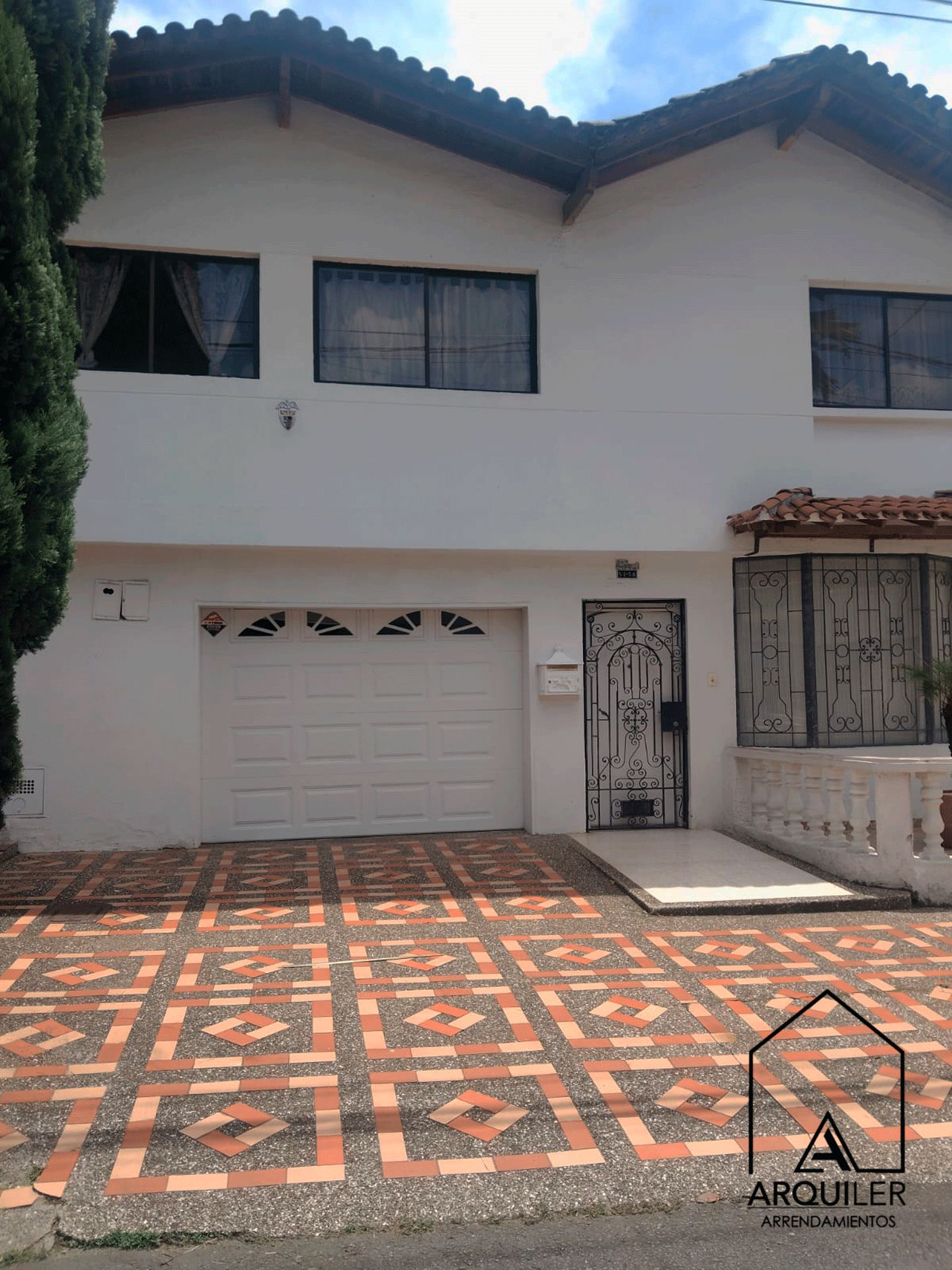 Casa en arriendo Antioquia Medellín Los Colores 260 m2 Habitaciones 3 Baños 3 Garajes 1 Precio $9100000