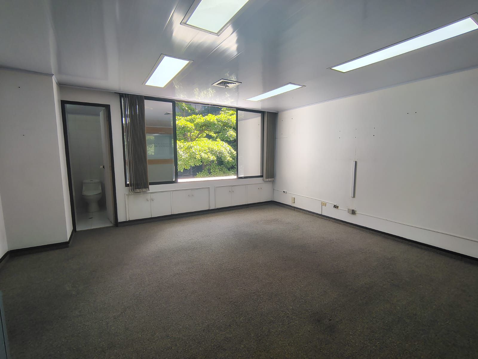 Oficina en arriendo Antioquia Medellín Patio Bonito 38 m2 Habitaciones 0 Baños 1 Garajes 1 Precio $3350000