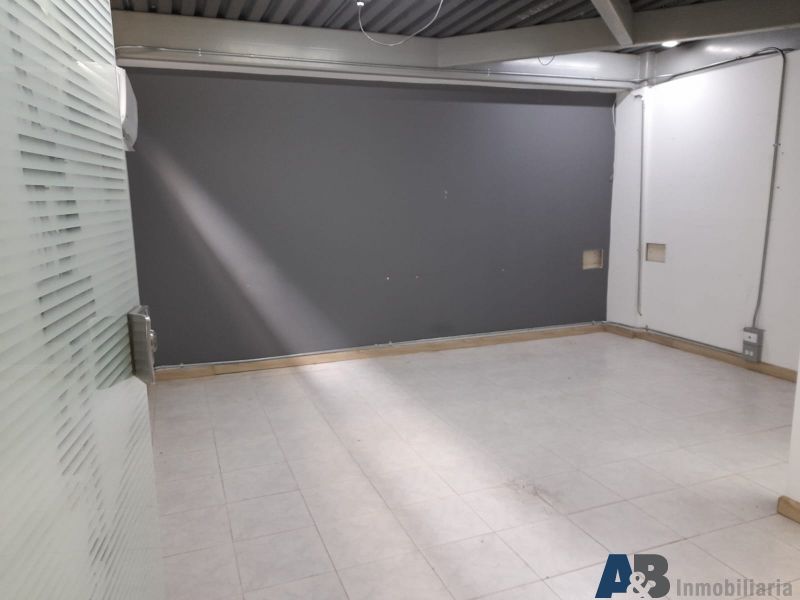 Oficina en arriendo Antioquia Itagüí La Esmeralda 25 m2 Habitaciones 0 Baños 1 Garajes 0 Precio $1000000