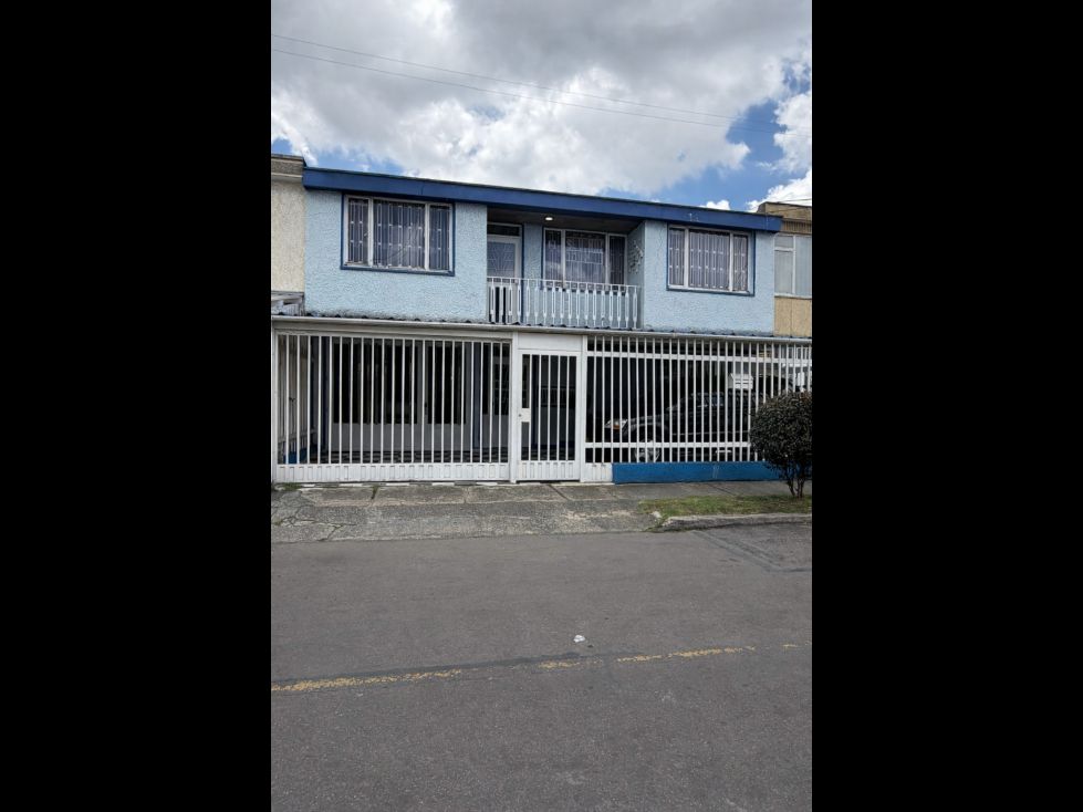 Casa en venta Cundinamarca Bogotá Normandía 241 m2 Habitaciones 6 Baños 4 Garajes 4 Precio $1380000000