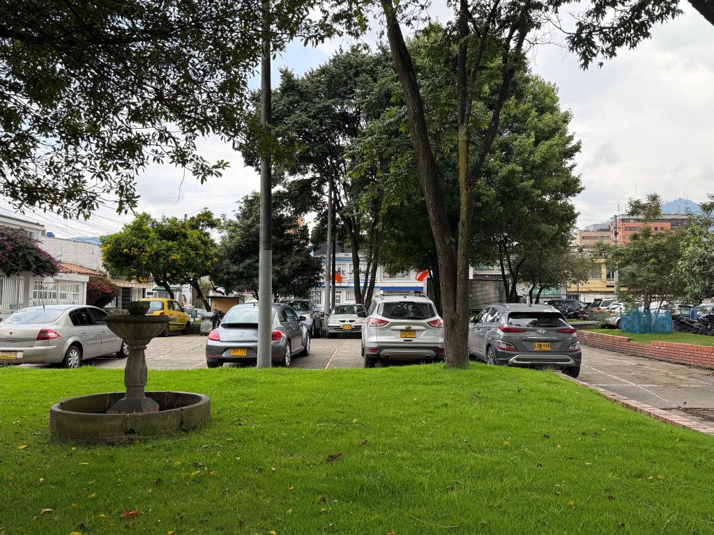 Casa en arriendo Cundinamarca Bogotá Estoril 110 m2 Habitaciones 12 Baños 2 Garajes 0 Precio $14750000