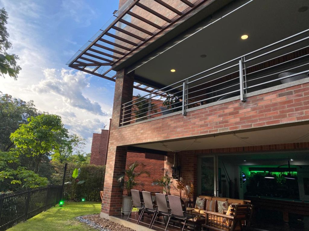 Casa en venta Antioquia Envigado Zúñiga 516 m2 Habitaciones 4 Baños 3 Garajes 4 Precio $3000000000