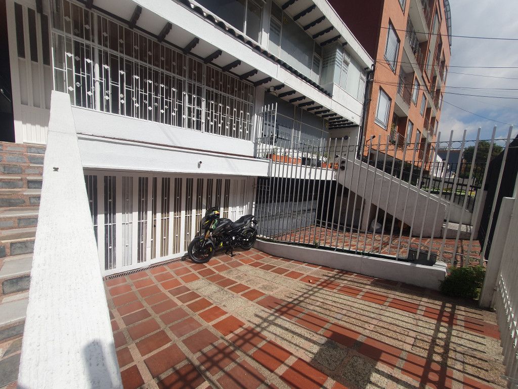 Casa en arriendo Cundinamarca Bogotá Pasadena 200 m2 Habitaciones 7 Baños 4 Garajes 6 Precio $7000000