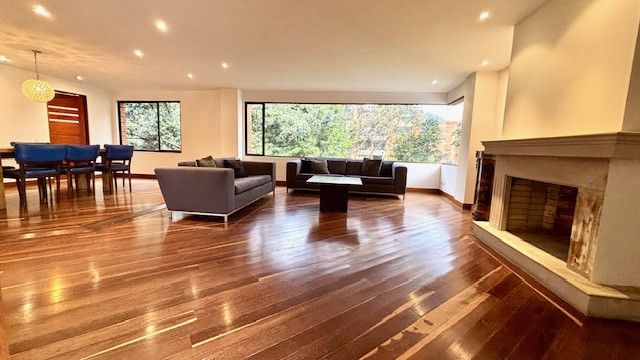 Apartamento en arriendo Cundinamarca Bogotá Santa Barbara Occidental 235 m2 Habitaciones 4 Baños 4 Garajes 3 Precio $10000000