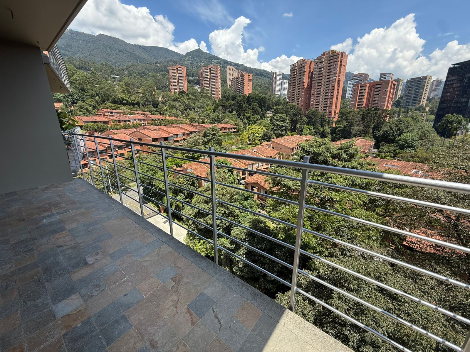 Apartaestudio en arriendo Antioquia Medellín El Tesoro 60 m2 Habitaciones 1 Baños 2 Garajes 0 Precio $3900000