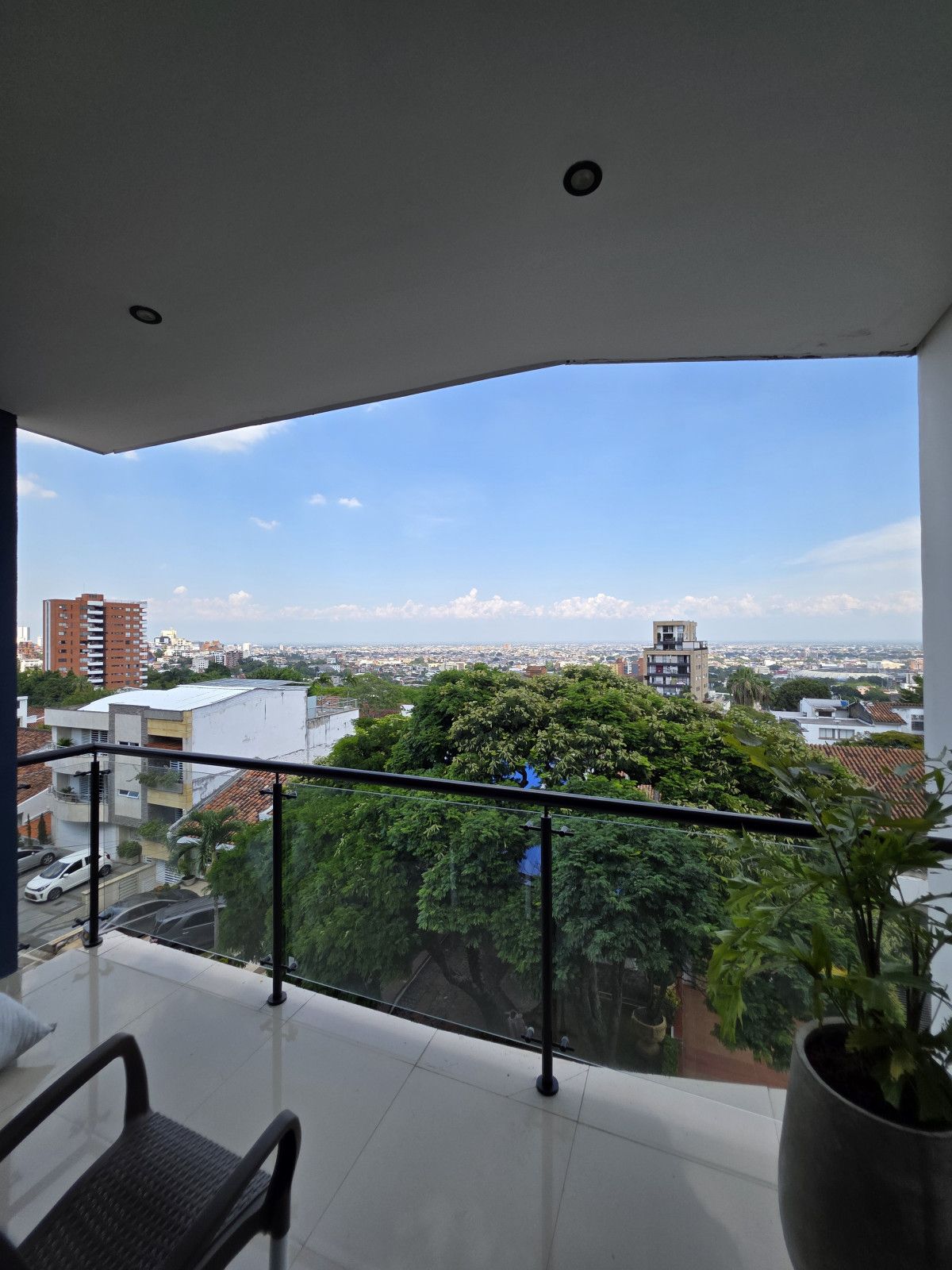 Apartamento en arriendo Valle Del Cauca Cali Tejares - Cristales 156 m2 Habitaciones 3 Baños 4 Garajes 1 Precio $4800000