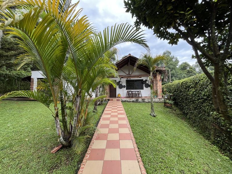 Finca en arriendo Antioquia Sabaneta Sabaneta 900 m2 Habitaciones 4 Baños 3 Garajes 2 Precio $12000000
