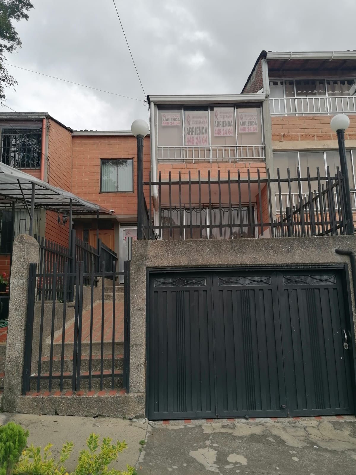 Casa en arriendo Antioquia Medellín Las Violetas 120 m2 Habitaciones 3 Baños 2 Garajes 1 Precio $2800000