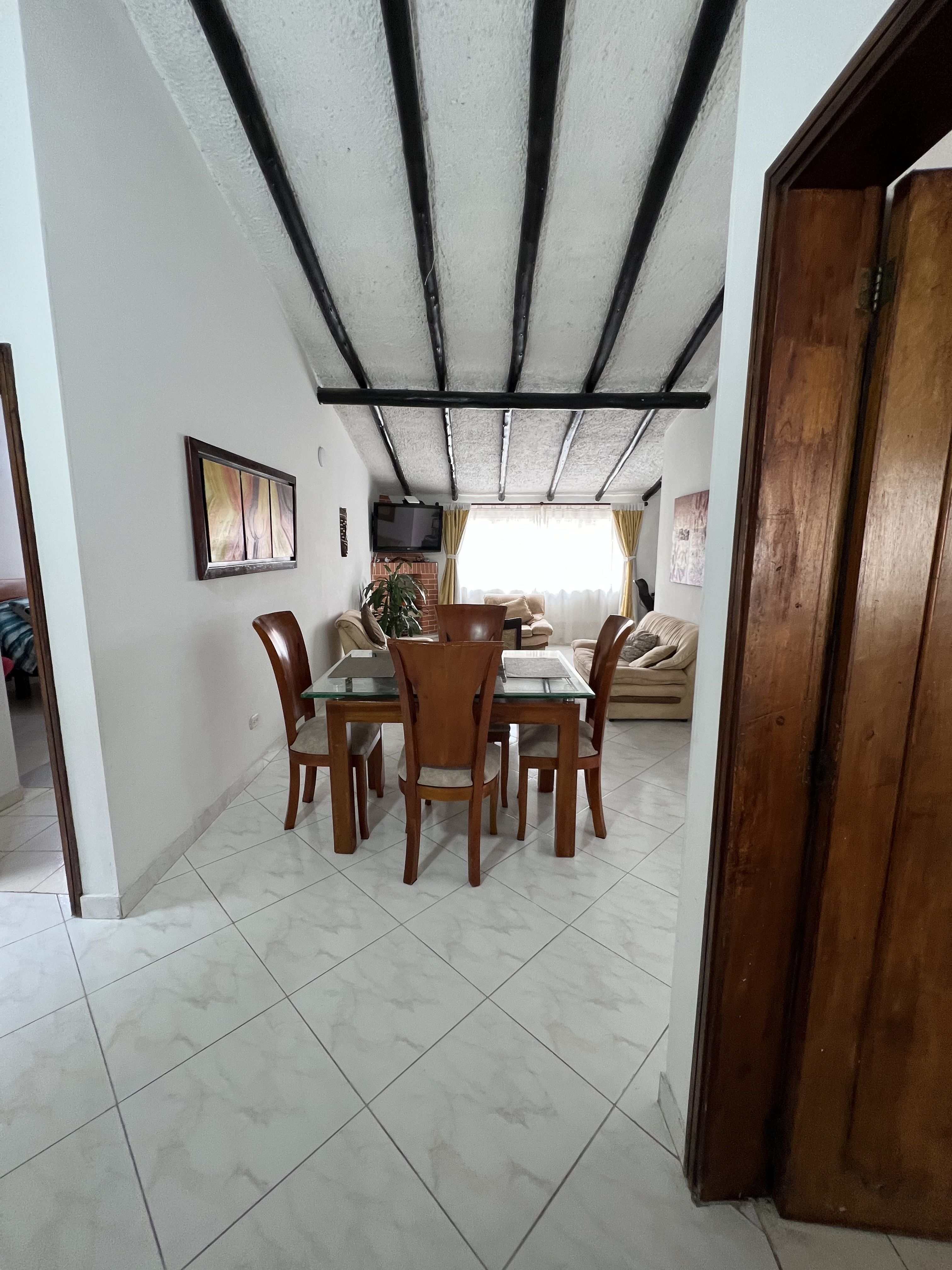 Casa en venta Cundinamarca Chía Santa Lucía 205 m2 Habitaciones 5 Baños 2 Garajes 1 Precio $620000000