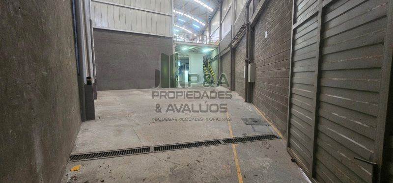 Bodega en arriendo Antioquia Medellín Trinidad 800 m2 Habitaciones 0 Baños 4 Garajes 0 Precio $28000000