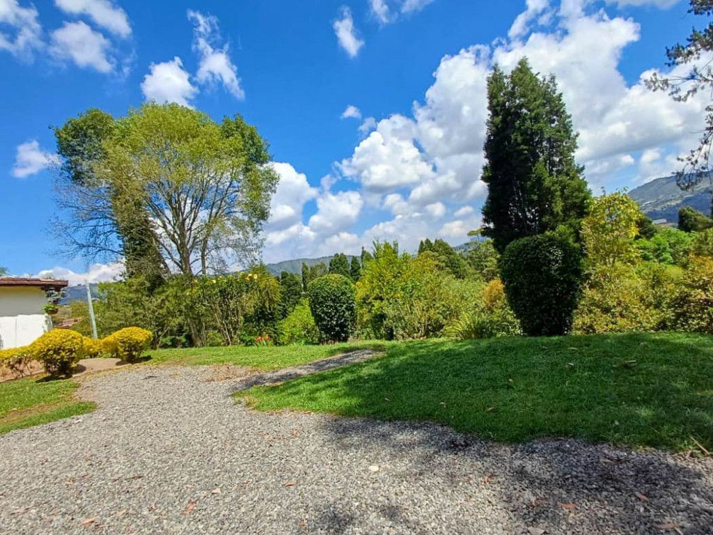 Finca en arriendo Antioquia Guarne Centro 200 m2 Habitaciones 3 Baños 3 Garajes 2 Precio $4500000