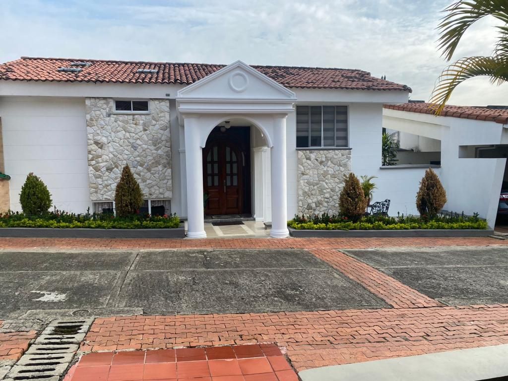 Casa en arriendo Valle Del Cauca Cali Condominio Rivera Campestre 602 m2 Habitaciones 5 Baños 6 Garajes 2 Precio $7500000