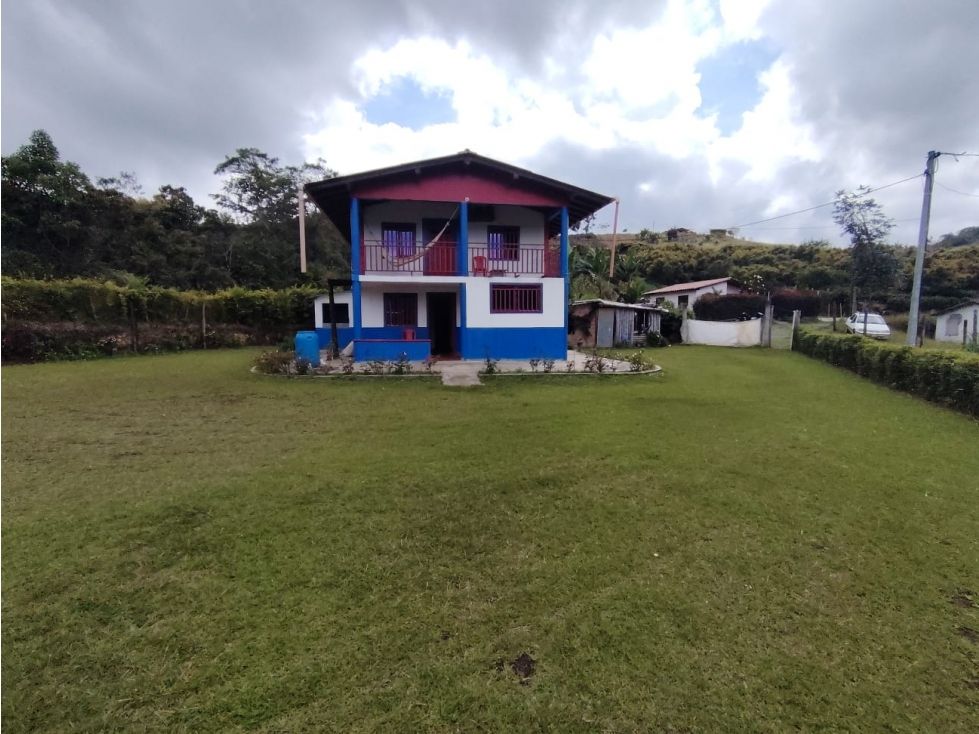 Casa Campestre en arriendo Antioquia Guarne Guarne 250 m2 Habitaciones 6 Baños 4 Garajes 1 Precio $2000000