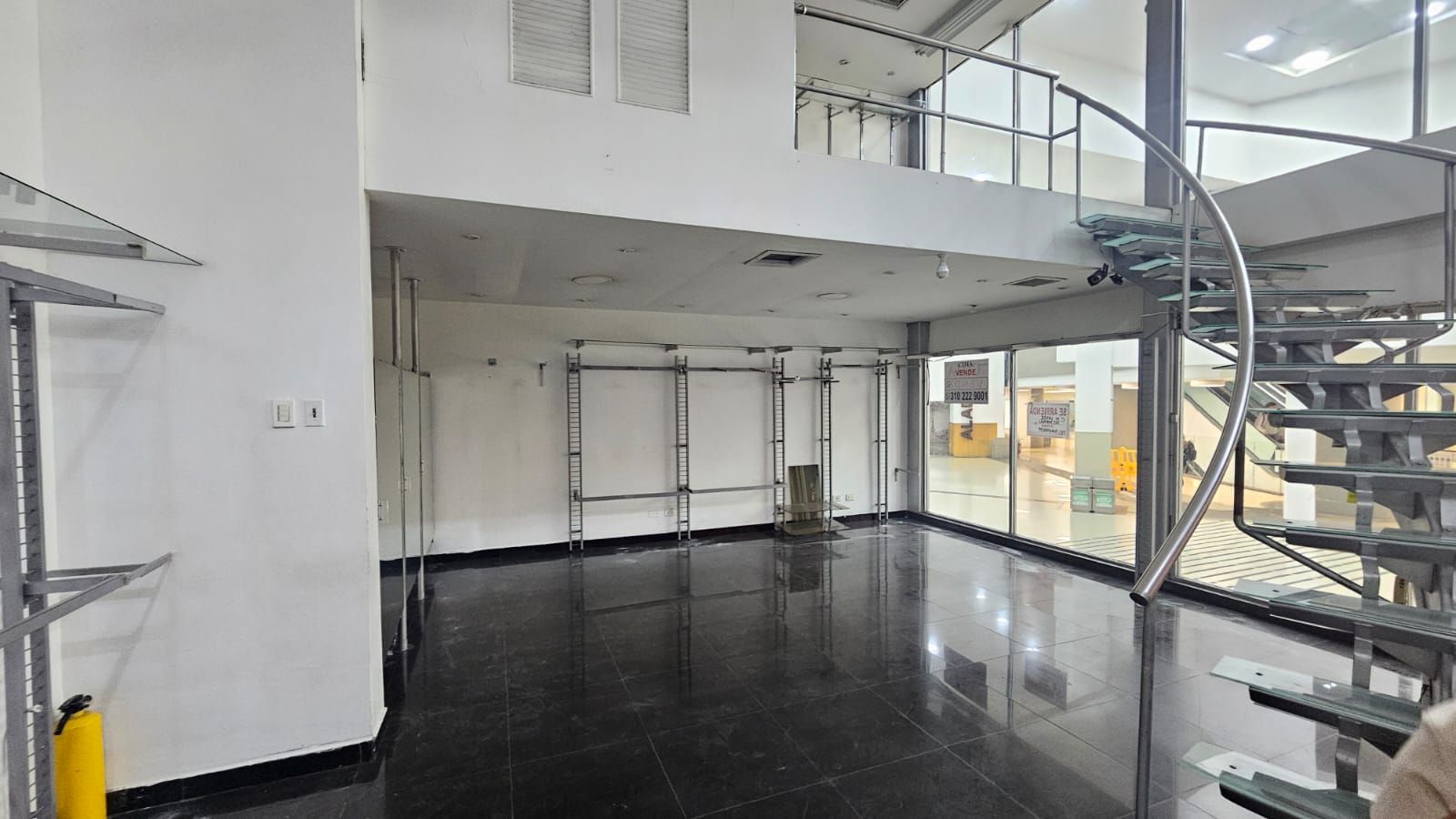 Local Comercial en venta Valle Del Cauca Cali Unidad Residencial Santiago De Cali 67 m2 Habitaciones 0 Baños 0 Garajes 0 Precio $650000000