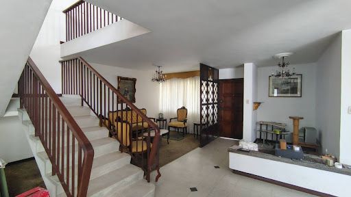 Casa en venta Antioquia Medellín Simon Bolivar 300 m2 Habitaciones 5 Baños 3 Garajes 2 Precio $1800000000