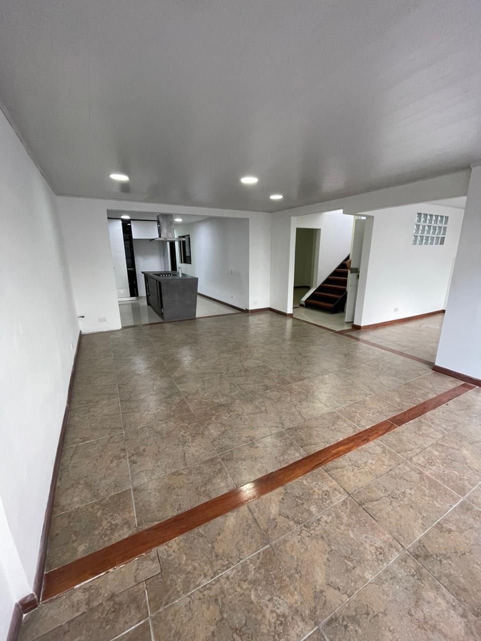Apartamento en arriendo Cundinamarca Bogotá Paulo Vi Norte 150 m2 Habitaciones 3 Baños 4 Garajes 2 Precio $4000000