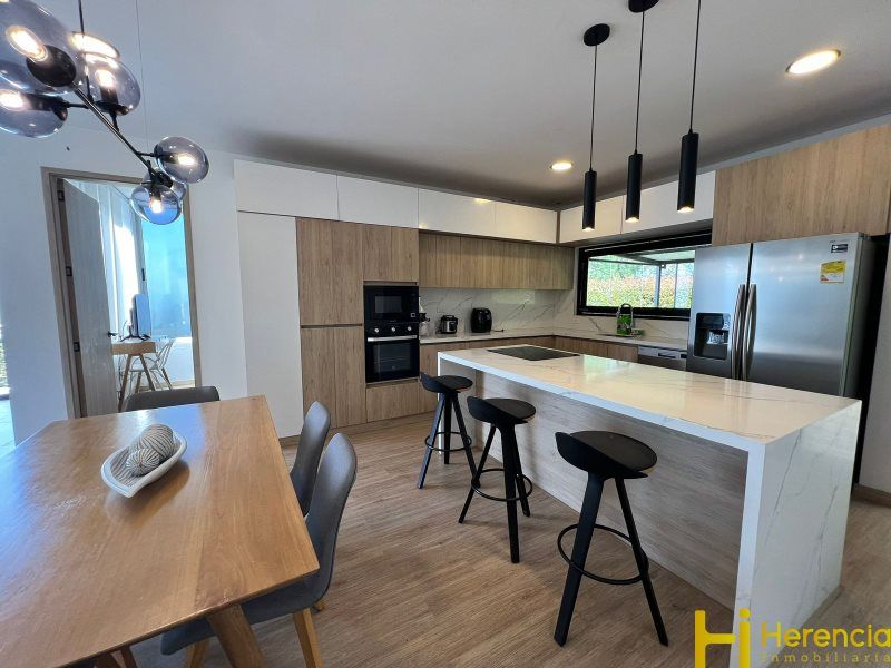 Casa en arriendo o venta Antioquia Bello Asd 2840 m2 Habitaciones 4 Baños 5 Garajes 6 Precio venta $1800000000 Precio arriendo $8000000