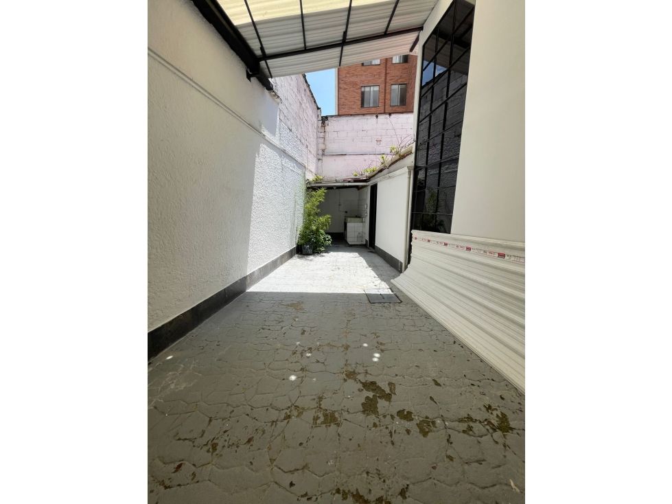 Casa en arriendo Antioquia Medellín Las Acacias 350 m2 Habitaciones 4 Baños 3 Garajes 1 Precio $7000000