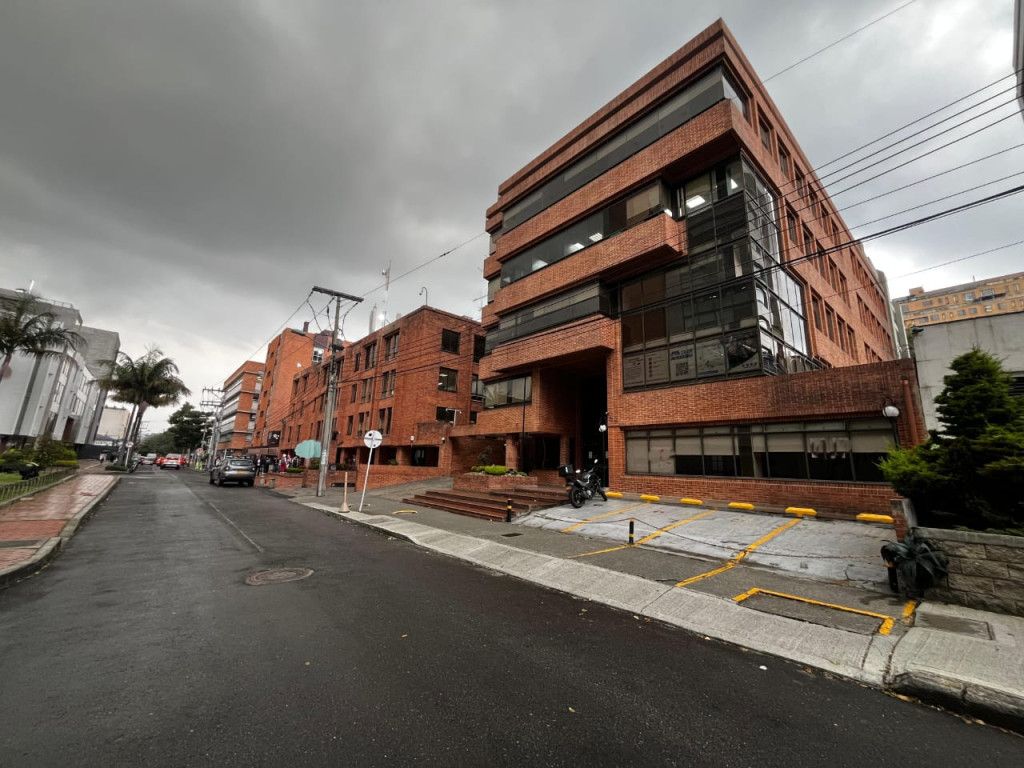 Oficina en arriendo Cundinamarca Bogotá Chicó Norte 156 m2 Habitaciones 0 Baños 2 Garajes 2 Precio $8390000