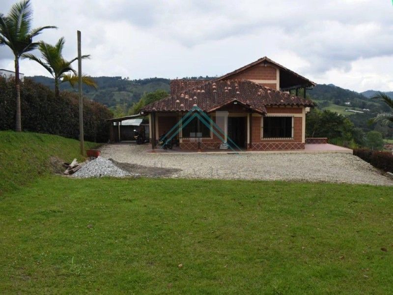 Finca en arriendo Antioquia Rionegro Cuatro Esquinas 260 m2 Habitaciones 4 Baños 3 Garajes 1 Precio $6500000