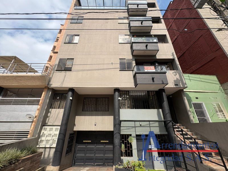 Apartamento en arriendo Antioquia Medellín Urbanizacion Los Laureles 102 m2 Habitaciones 3 Baños 3 Garajes 1 Precio $3100000