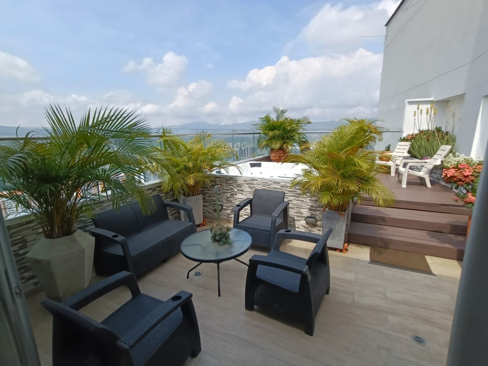 Apartamento en venta Santander Floridablanca Conjunto La Peninsula I Etapa 515 m2 Habitaciones 6 Baños 8 Garajes 6 Precio $2800000000