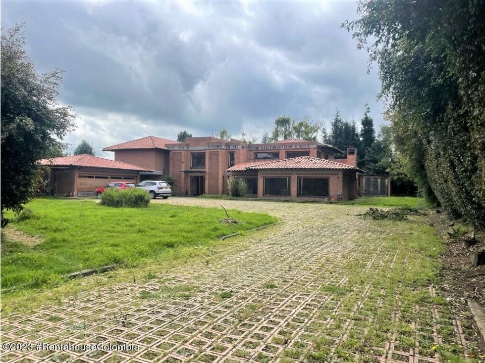 Casa en venta Cundinamarca Chía Chia 650 m2 Habitaciones 4 Baños 6 Garajes 5 Precio $3500000000