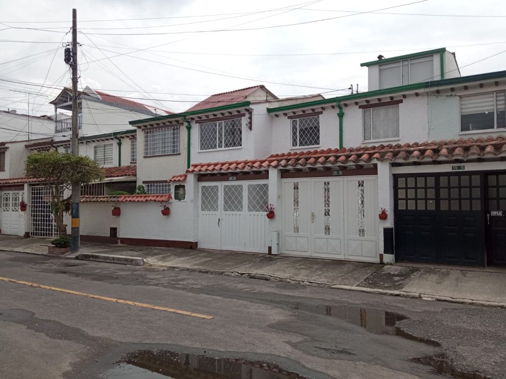 Casa en venta Cundinamarca Bogotá Villa Del Prado 125 m2 Habitaciones 3 Baños 2 Garajes 1 Precio $630000000