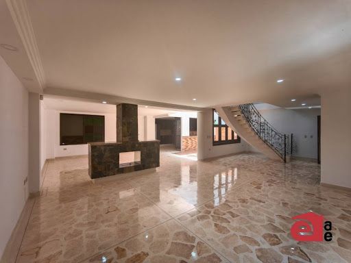 Casa en venta Antioquia Sabaneta Sabaneta 520 m2 Habitaciones 5 Baños 5 Garajes 4 Precio $1900000000