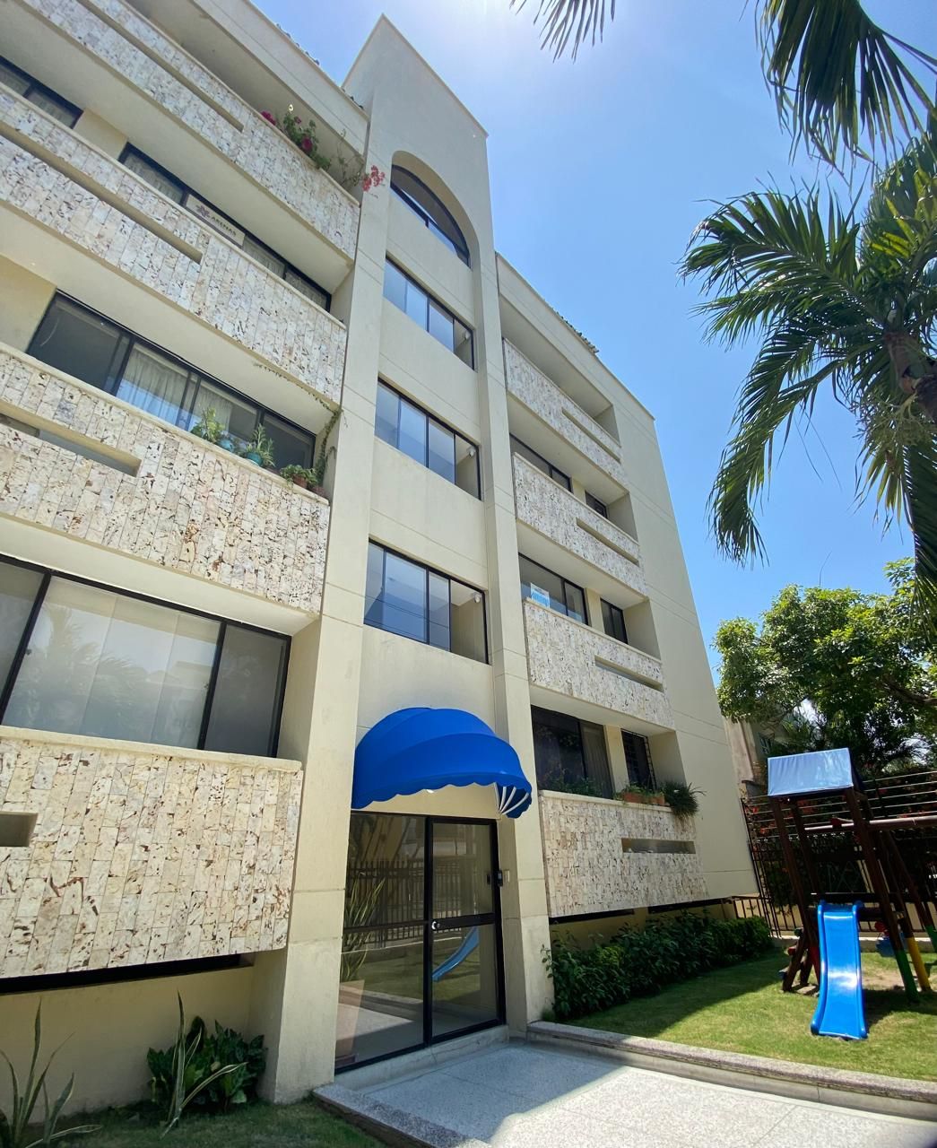 Apartamento en arriendo Atlántico Barranquilla Riomar 103 m2 Habitaciones 2 Baños 3 Garajes 1 Precio $2700000