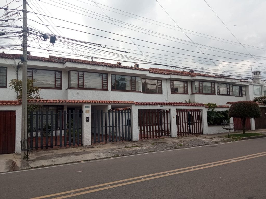 Casa en venta Cundinamarca Bogotá Niza Norte 450 m2 Habitaciones 4 Baños 4 Garajes 3 Precio $856000000