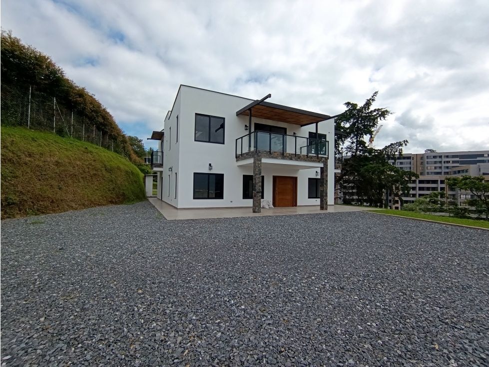 Finca en arriendo Antioquia La Ceja Fátima 451 m2 Habitaciones 5 Baños 4 Garajes 2 Precio $6000000