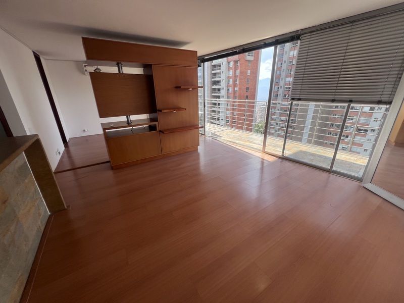 Apartaestudio en arriendo Antioquia Medellín El Tesoro 55 m2 Habitaciones 2 Baños 3 Garajes 2 Precio $4500000
