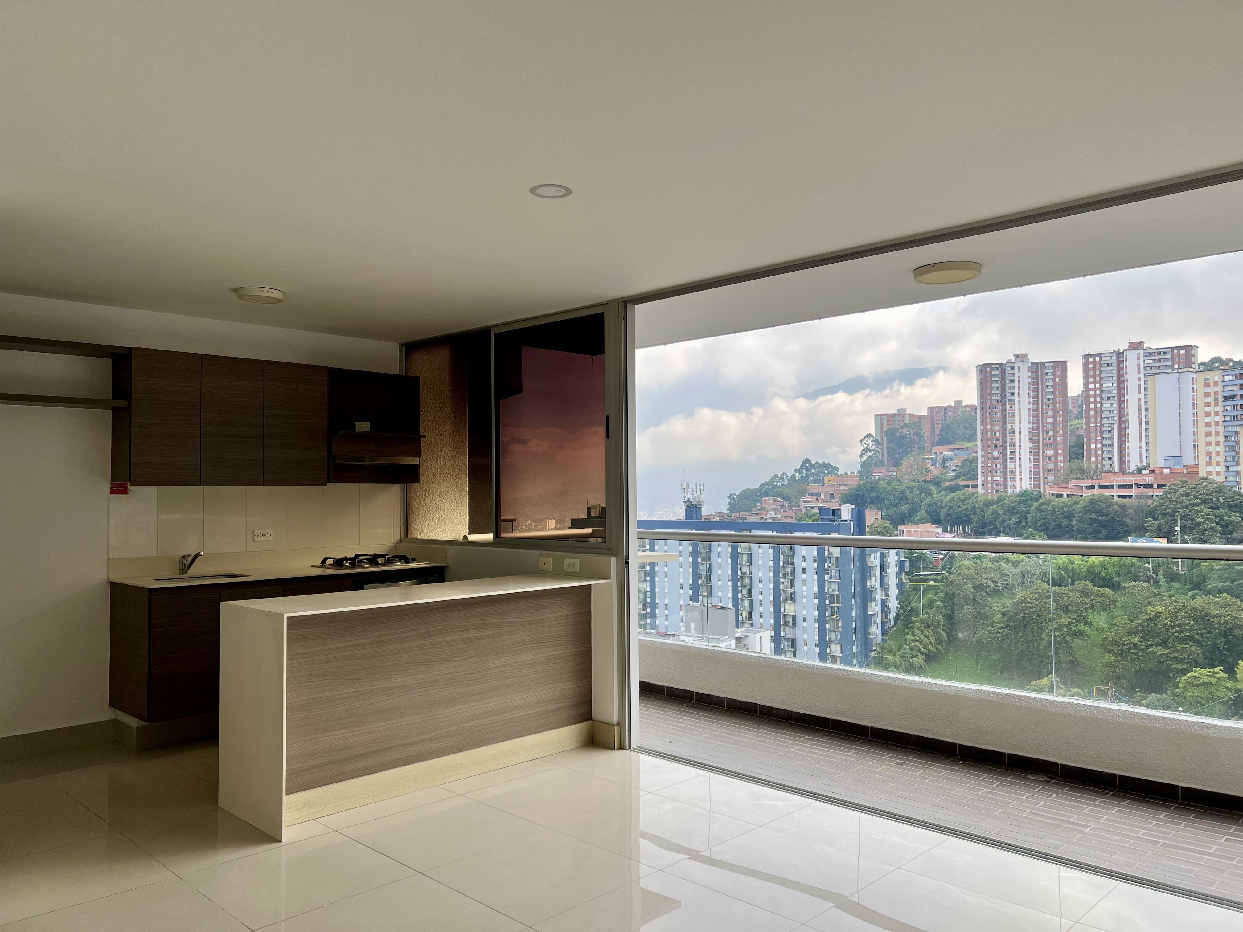 Apartamento en arriendo Antioquia Medellín Castropol 95 m2 Habitaciones 3 Baños 2 Garajes 1 Precio $5200000