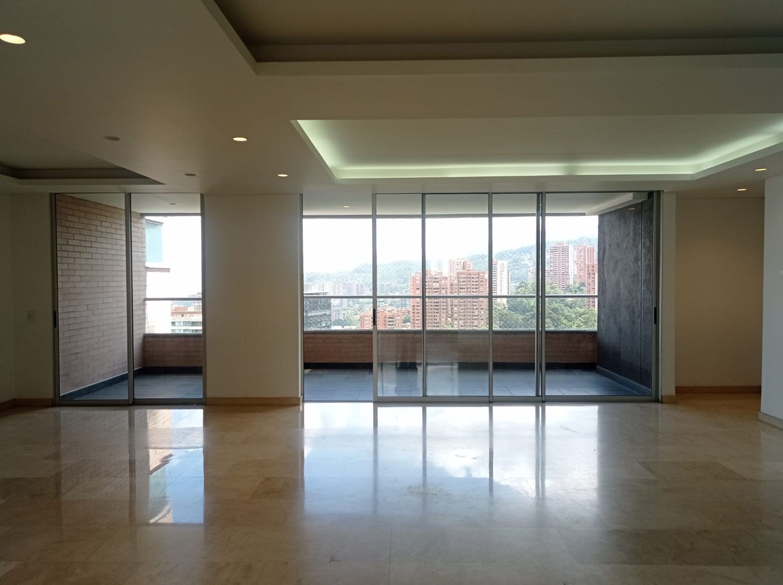 Apartamento en arriendo Antioquia Medellín El Tesoro 219 m2 Habitaciones 3 Baños 4 Garajes 2 Precio $14900000