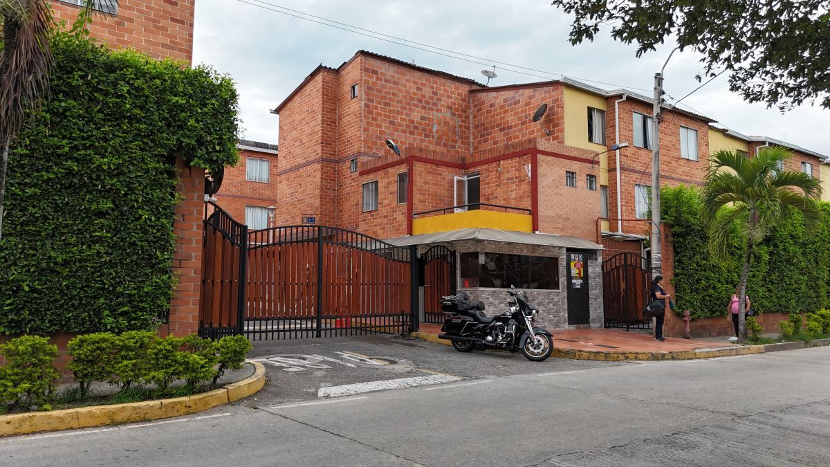 Casa en venta Santander Floridablanca Ub San Angel 68 m2 Habitaciones 4 Baños 3 Garajes 1 Precio $330000000