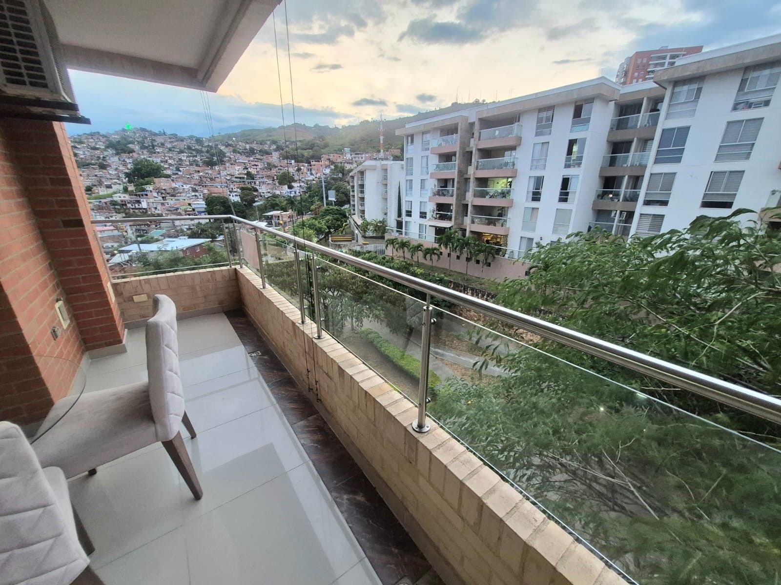 Apartamento en venta Valle Del Cauca Cali Santa Isabel 96 m2 Habitaciones 3 Baños 3 Garajes 2 Precio $660490000