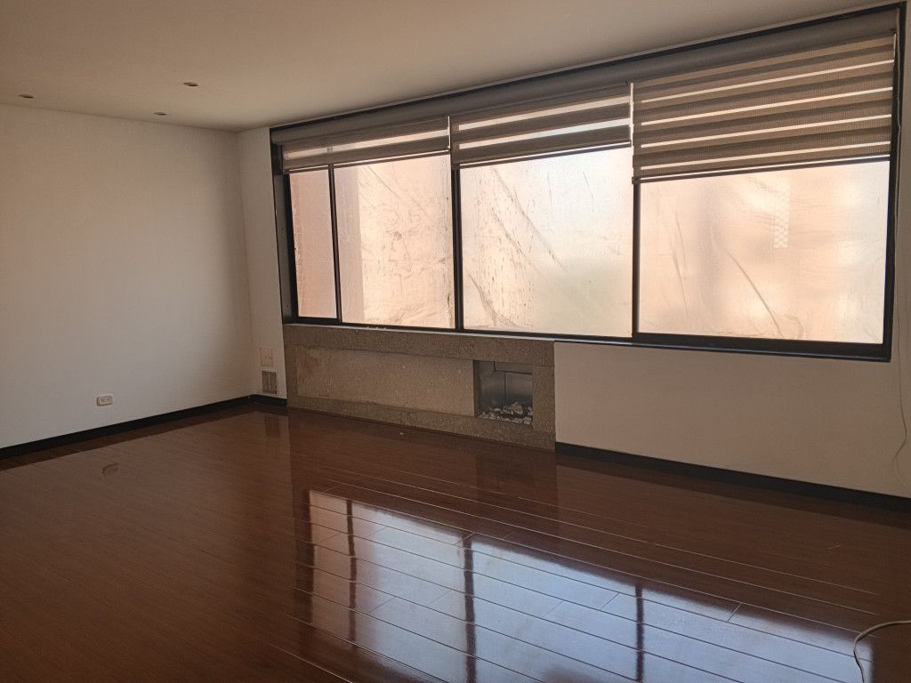 Apartamento en arriendo Cundinamarca Bogotá Ciudad Salitre Sur-oriental 100 m2 Habitaciones 3 Baños 2 Garajes 2 Precio $4433000