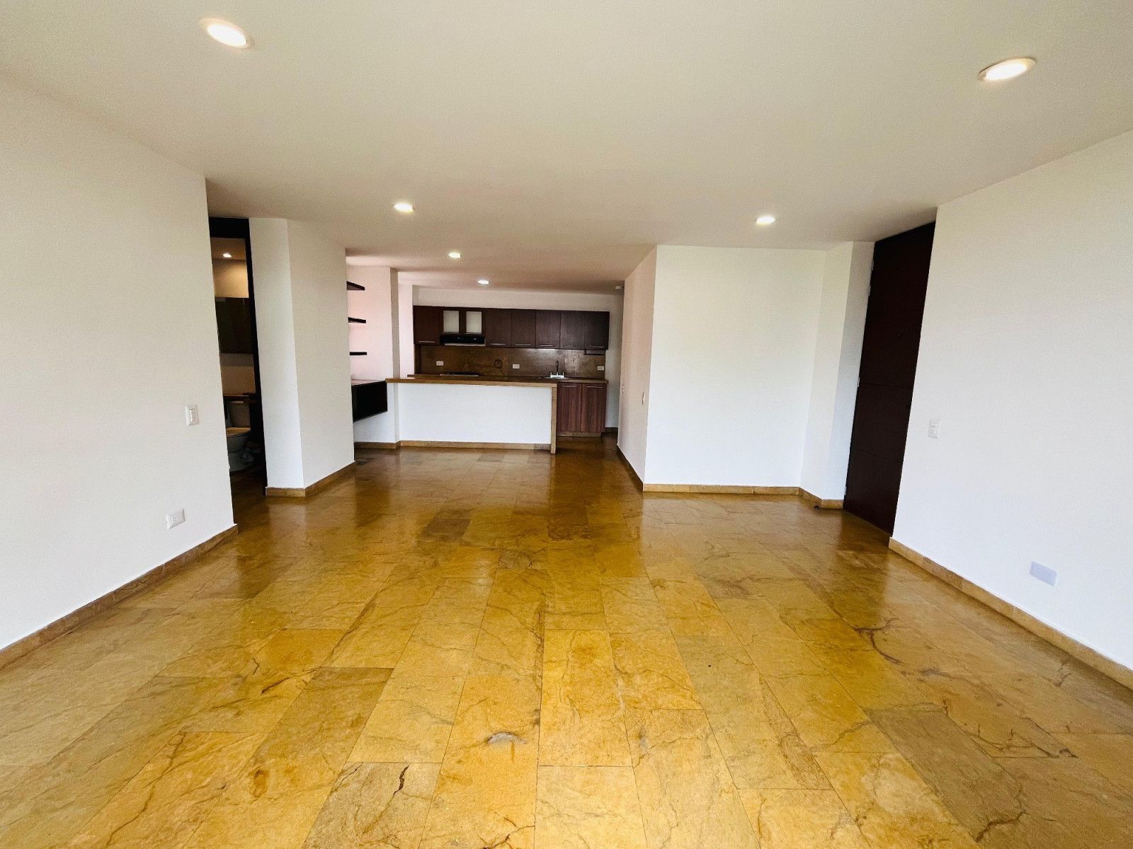 Apartamento en arriendo Antioquia Envigado La Pradera 100 m2 Habitaciones 3 Baños 2 Garajes 2 Precio $4300000