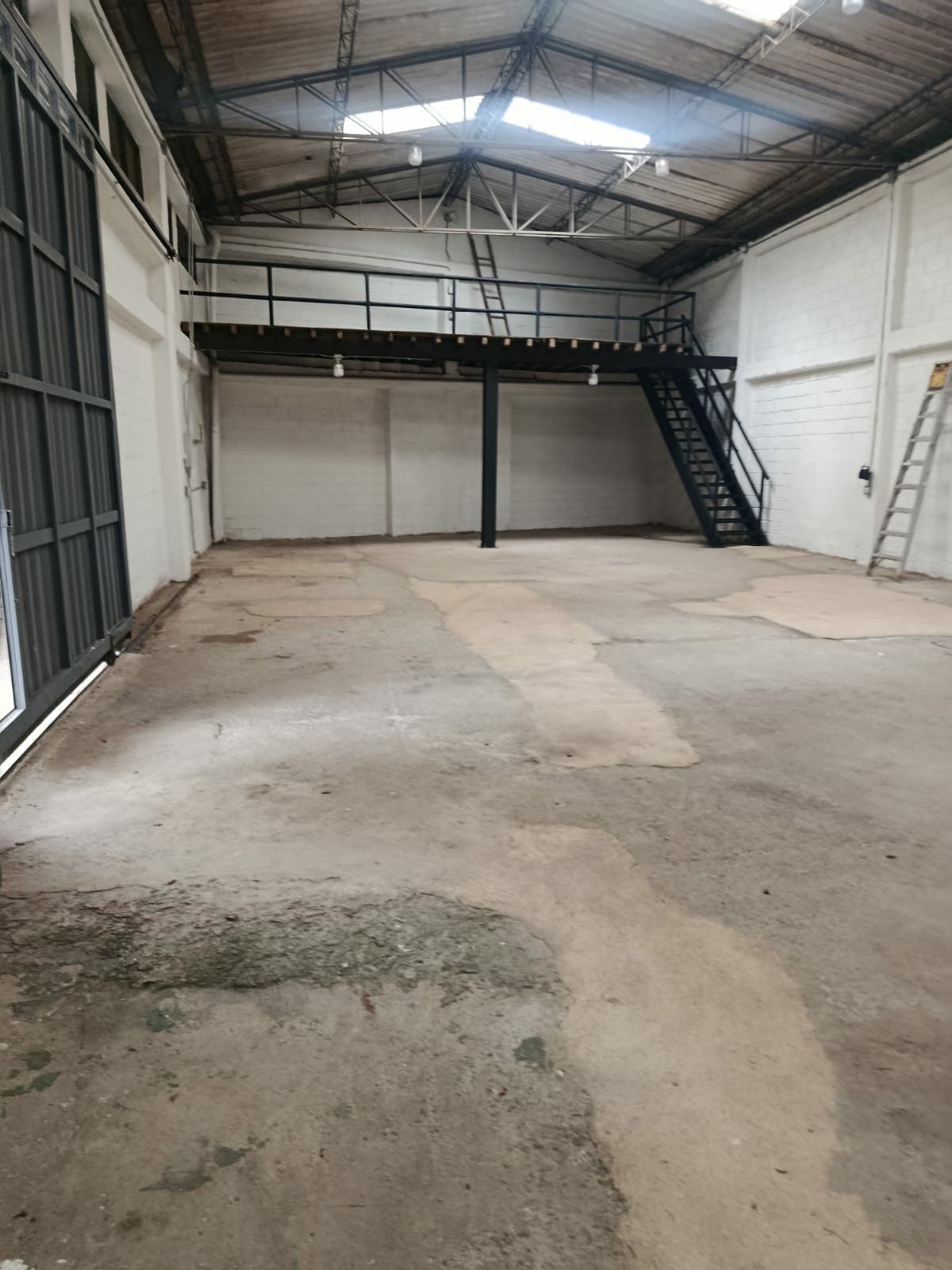 Bodega en arriendo Antioquia Itagüí San Pío X 280 m2 Habitaciones 0 Baños 2 Garajes 0 Precio $15000000