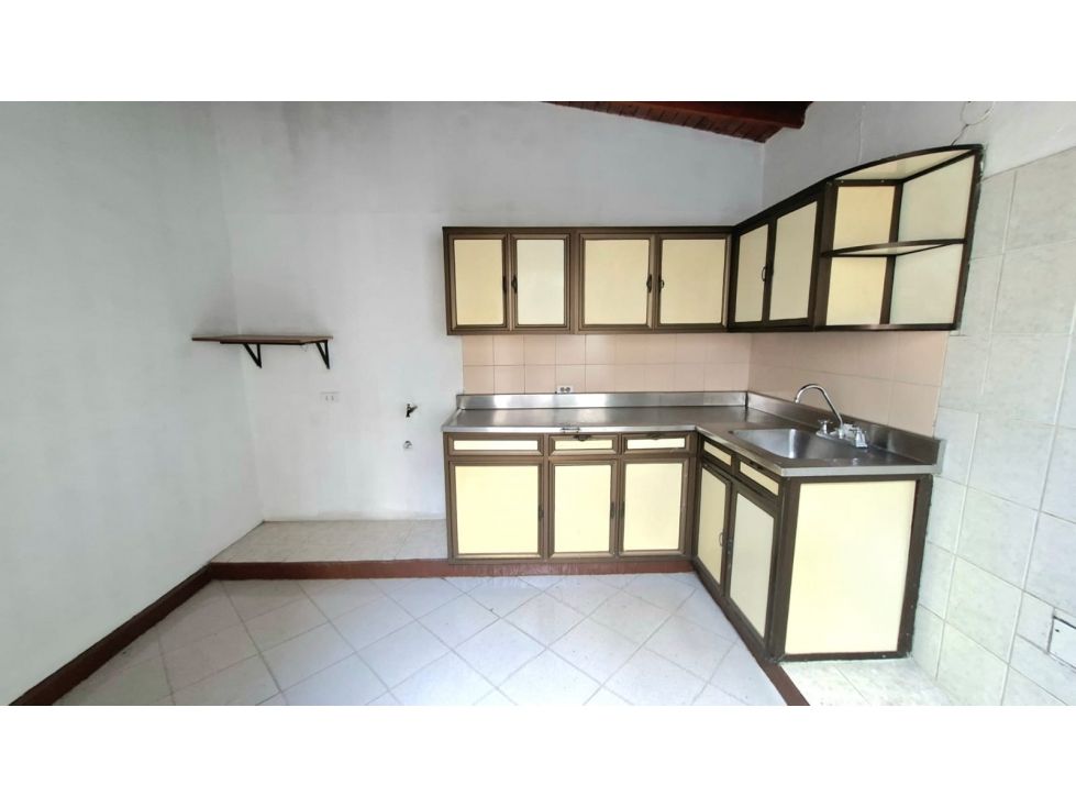 Oficina en arriendo Antioquia Medellín Los Colores 120 m2 Habitaciones 0 Baños 2 Garajes 0 Precio $3200000