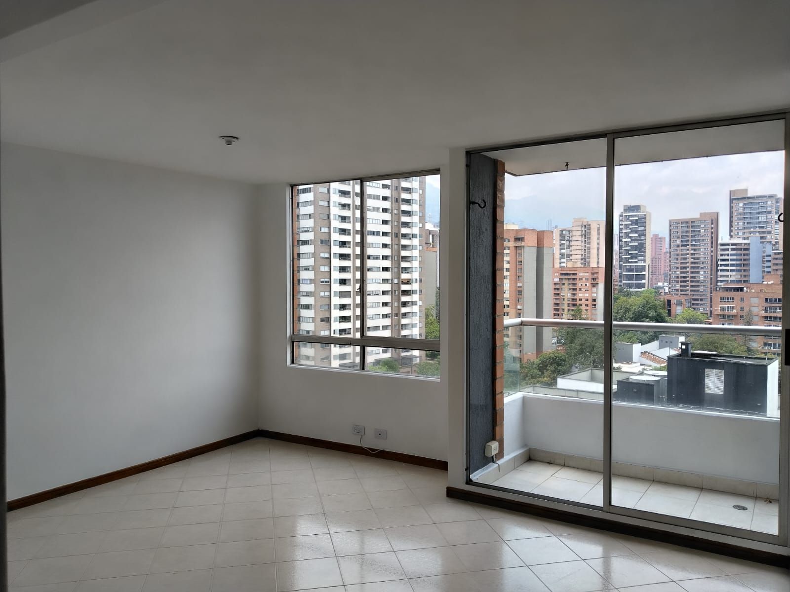 Apartamento en arriendo Antioquia Medellín Castropol 60 m2 Habitaciones 2 Baños 2 Garajes 1 Precio $3400000