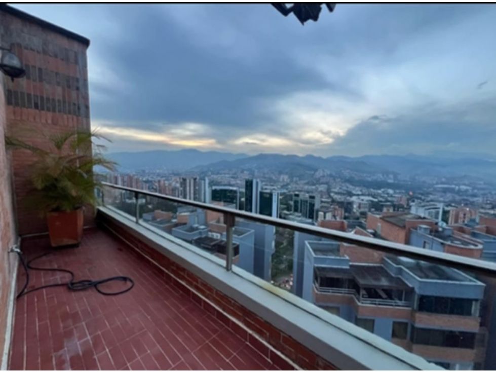 Apartamento en arriendo Antioquia Medellín Manrique Oriental 226 m2 Habitaciones 4 Baños 5 Garajes 3 Precio $12000000