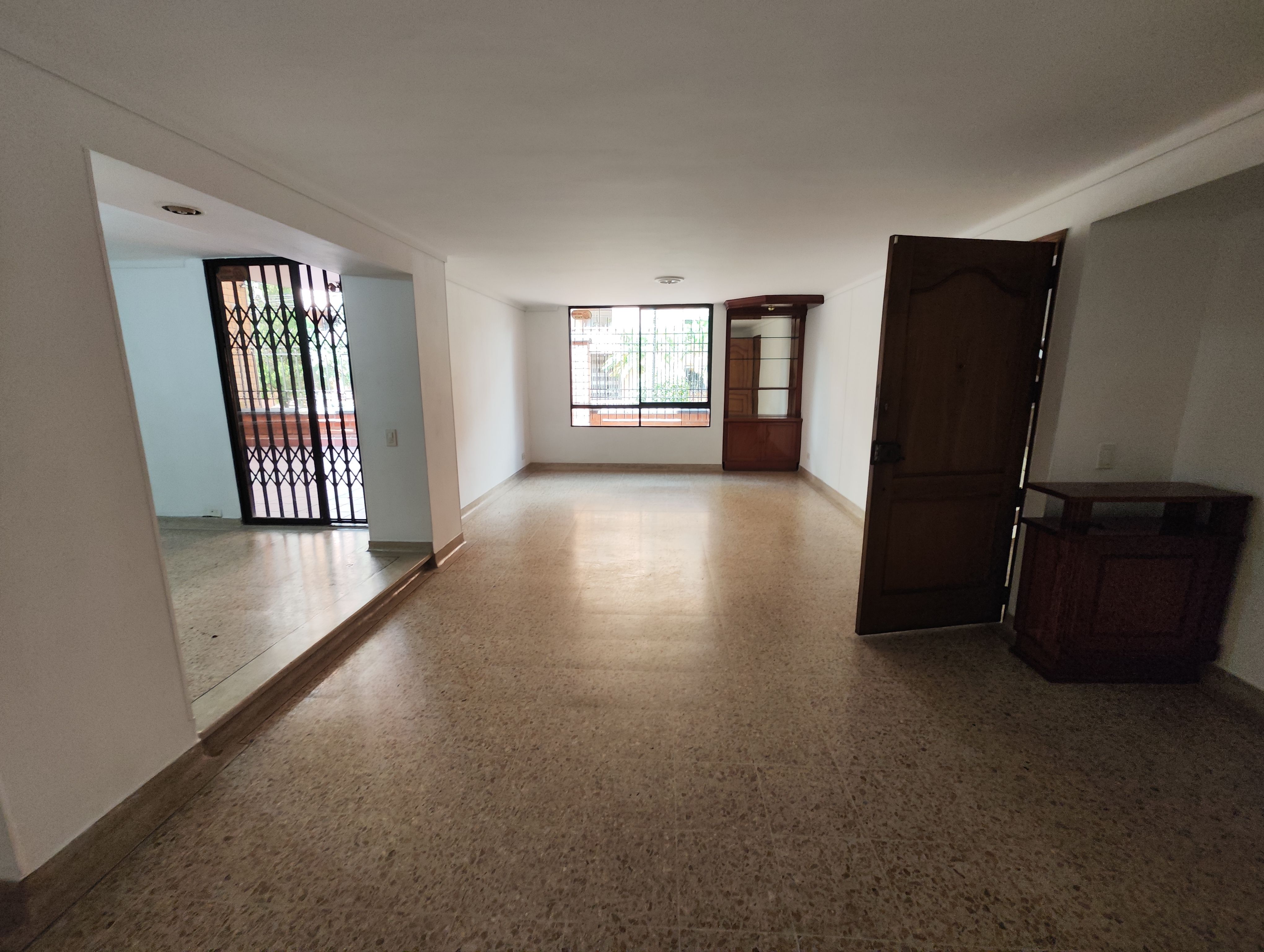 Apartamento en arriendo Antioquia Medellín San Joaquin 150 m2 Habitaciones 4 Baños 2 Garajes 2 Precio $4600000