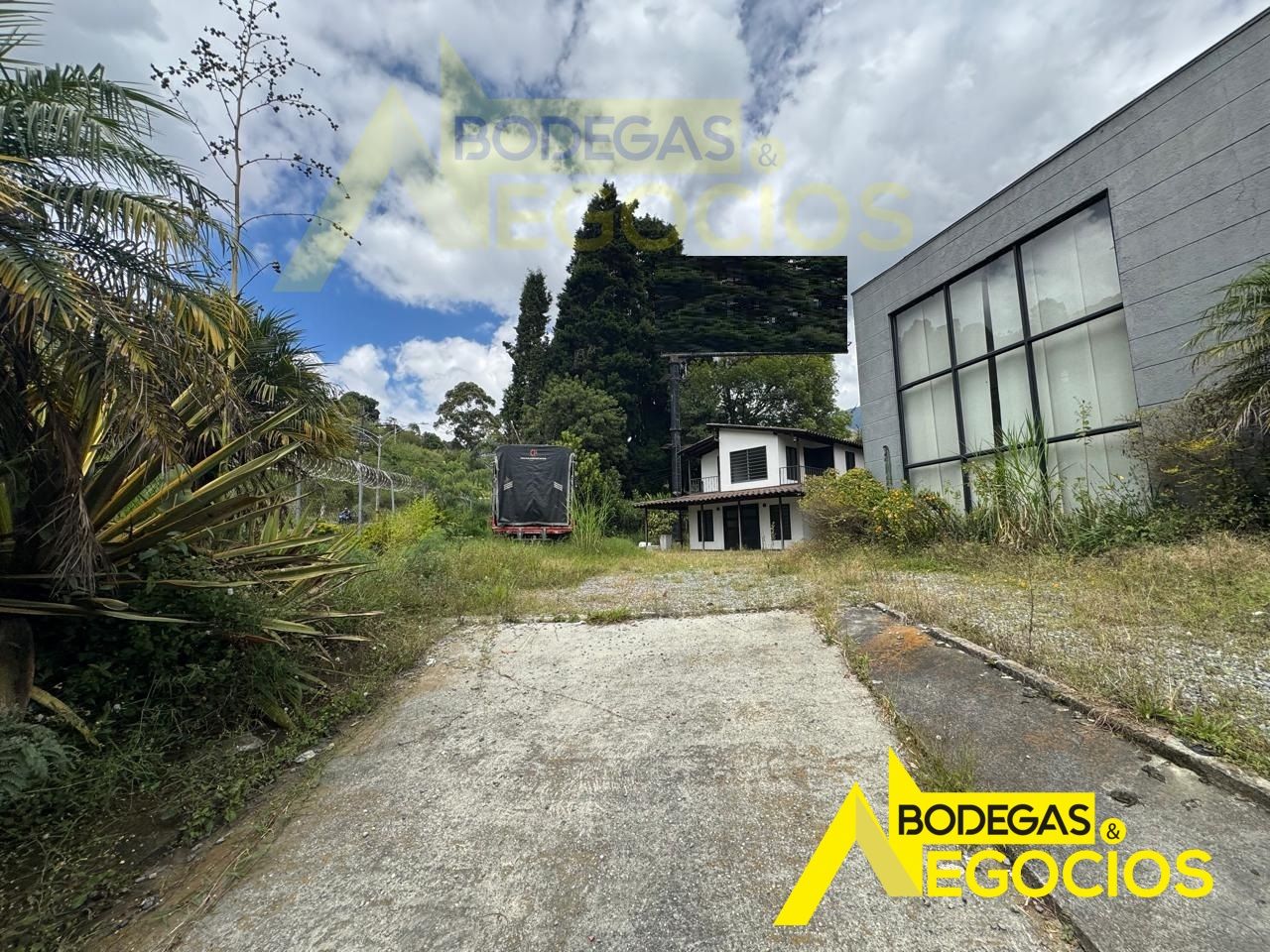 Bodega en arriendo o venta Antioquia San Jerónimo San Jerónimo 800 m2 Habitaciones 0 Baños 2 Garajes 6 Precio venta $1600000000 Precio arriendo $12000000